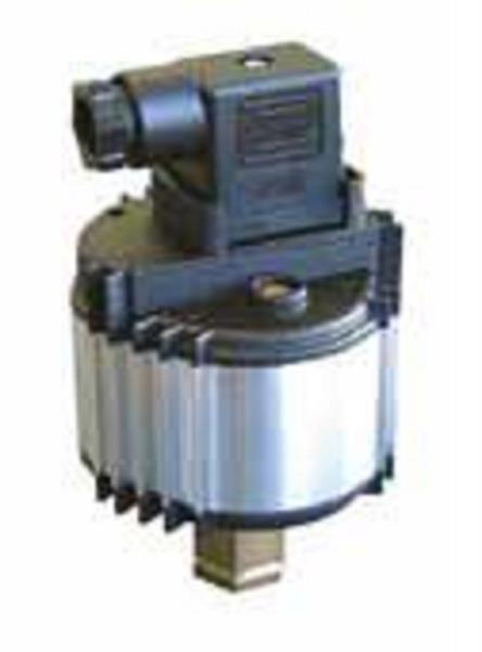 Johnson-Controls P215 PR-9202 speed regulator, pressure-controlled, cut-out at min. pressure, 22 to 42 bar, female thread