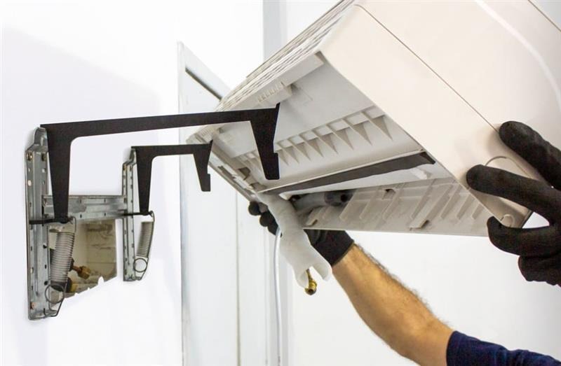 Mounting aid / mounting bracket for indoor air conditioning units