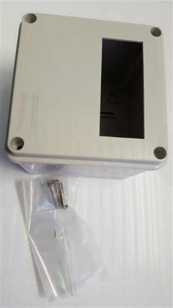 Plastikowe pudełko C-BOX, do montażu na ścianie, wycięcie 29x71 mm