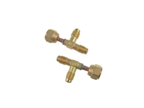 Brass connection - "T" -1/4 SAE x 1/4 SAE + nut 1/4"