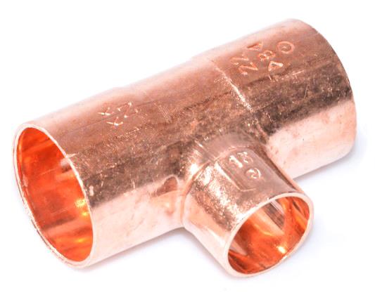 La pieza en T de cobre reduce i / i / i 22-15-22 mm