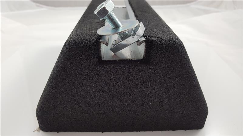 Floor bracket 600x180x95 mm, load capacity 450 kg per foot with guide rail